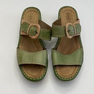 Cobb  Hill Omara C green and tan leather wedge sandal size 9.5 W